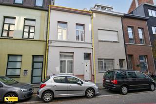 Prachtige, ruime rijwoning met karakter en modern comfort in Borgerhout. Deze woning biedt 155 m² bewoonbare oppervlakte op een rustig straatniveau...