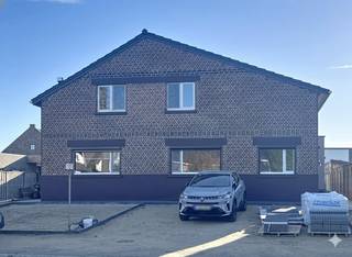 Dit instapklare huis te huur in Maaseik is zopas volledig en grondig gerenoveerd en wordt nu voor de allereerste keer opnieuw op de...