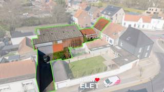 Ruime woning te Rijksweg met zijdelingse toegang naar het magazijn via de Stationsstraat; Indeling, stevig gebouwde woonst met 272 m²...