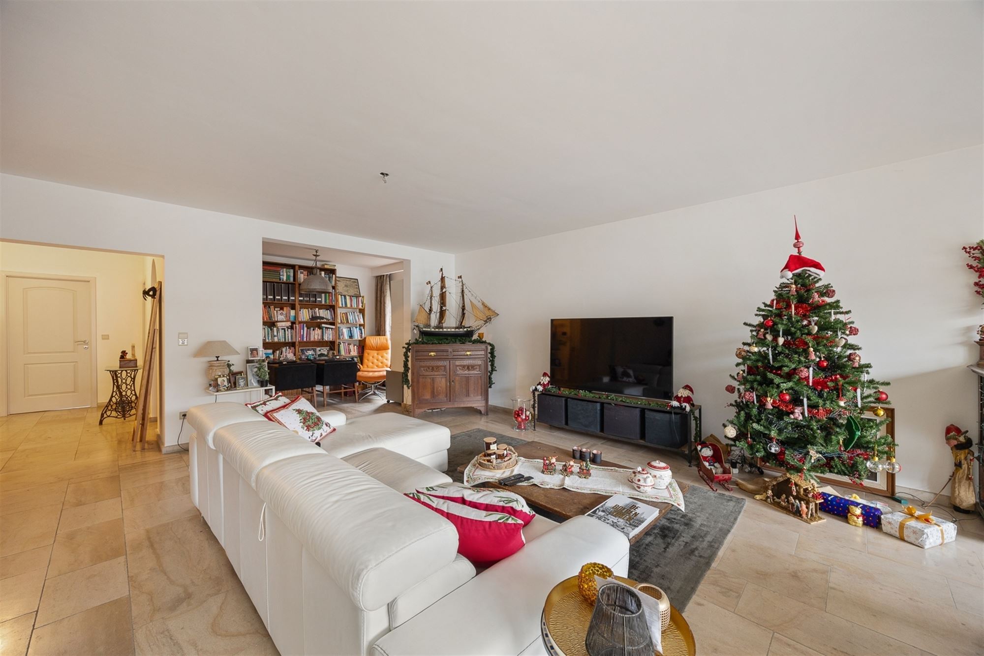 Ruim appartement met 2 à 3 slaapkamers en groot terras - foto 2