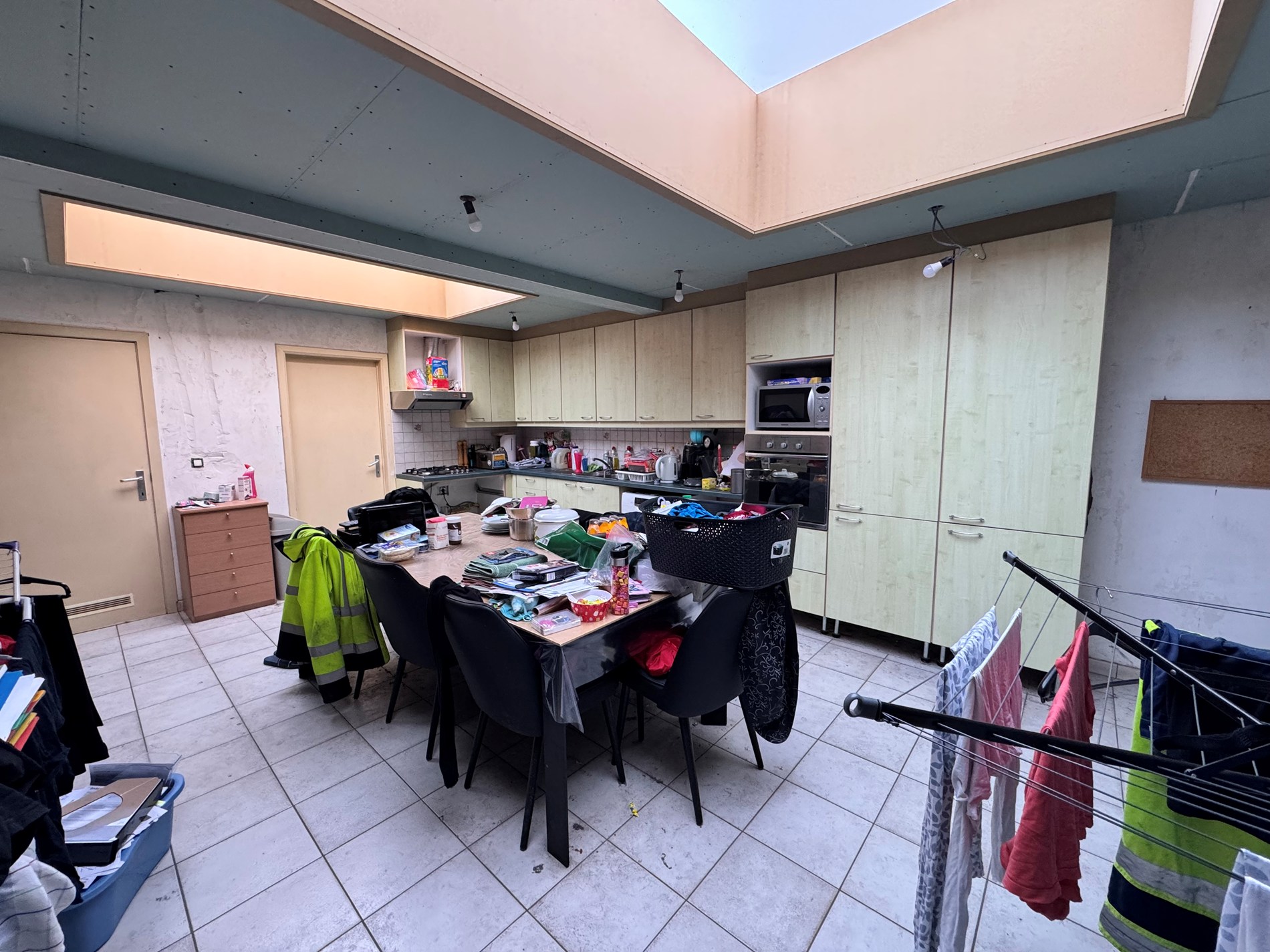 Woning met 4 slaapkamers en parkeerplaatsen te Gistel - foto 5