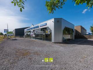 BEDRIJFSPAND BESTAANDE UIT WERKPLAATS, TOONZAAL, KANTOREN EN BOVENLIGGEND APPARTEMENT OP EEN PERCEEL VAN 33A40CA TE KINROOI.TROEVEN- Ideale...