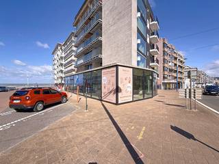 This, completely renewed and renovated, hull commercial building is located on the corner of Koninklijke Baan/Jacob Jordaenstraat in...