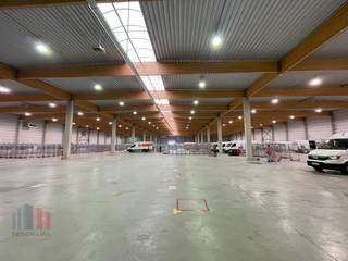 Bedrijfsgebouw met een oppervlakte van +/- 6.000 m² op een terrein van maar liefst +/- 10.137 m² te huur.De loods die toegankelijk is via 2 laadkades...