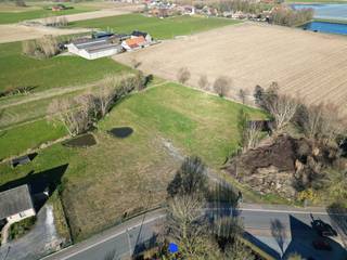 Uitstekend gelegen bouwgrond met een oppervlakte van 2.168m² (lot 3) nabij het centrum van Roeselare en alle belangrijke invalswegen.Mooi landelijk...