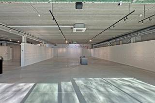 Ontdek deze moderne handelsruimte langs de drukbezochte Antwerpsesteenweg, op amper 950 m van de op- en afrit 3 Oostakker (R4). Een topligging...