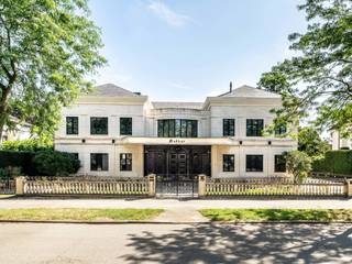 In het hart van het groene Wilrijk, op wandelafstand van de mooiste parken, bevindt zich deze uitzonderlijke villa met een bewoonbare oppervlakte...