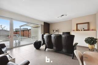Wonen in het hart van Roeselare met alle voorzieningen binnen handbereik?Deze charmante eengezinswoning biedt alles wat je nodig hebt voor...