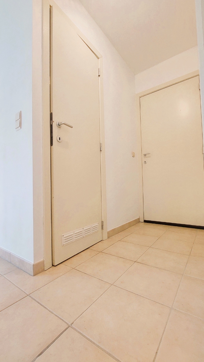Instapklaar gelijkvloers appartement met zongerichte tuin nabij strand van Bredene - foto 5