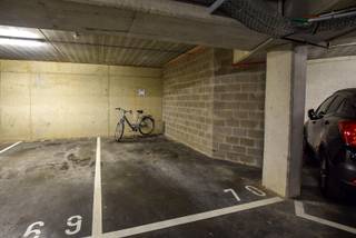 Ondergrondse privé-parkeerplaats te huur in het centrum van Nieuwpoort-Stad. De overdekte parkeerplaats N°70 is gelegen op de -1 verdieping van...