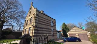 Wie Katrien Wouters zegt, zegt vastgoed met een tikkeltje meer. En dat is niet zomaar. Ontdek dit uitzonderlijk herenhuis met unieke troeven:- ...