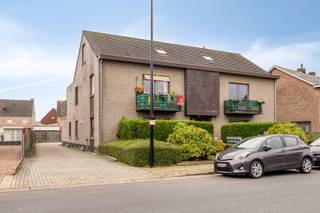 Dit gezellig en instapklaar duplex-appartement is gelegen in Valkenborch in Geel. Dankzij zijn centrale ligging zijn alle voorzieningen zoals...