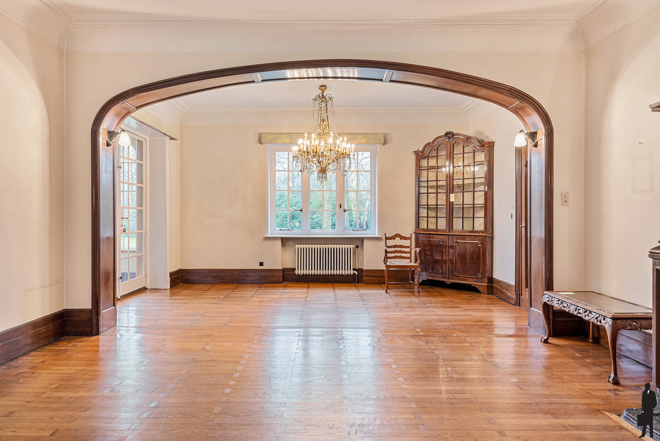 In Vriesdonk, rietgedekte karaktervolle villa met authentieke elementen, prachtige parktuin, hoge plafonds en veel verbouwingspotentieel! Grondoppervlakte is ca. 9127m². - foto 5