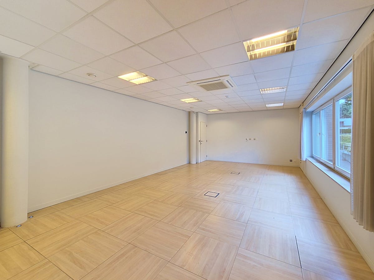 Bureau (192 m²) à un endroit bien en vue le long de la N9 à Melle - photo 5