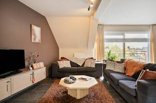 Ontdek dit ruime duplex appartement, gelegen op de tweede verdieping van een verzorgd gebouw met lift. Het appartement is gelegen in het centrum...