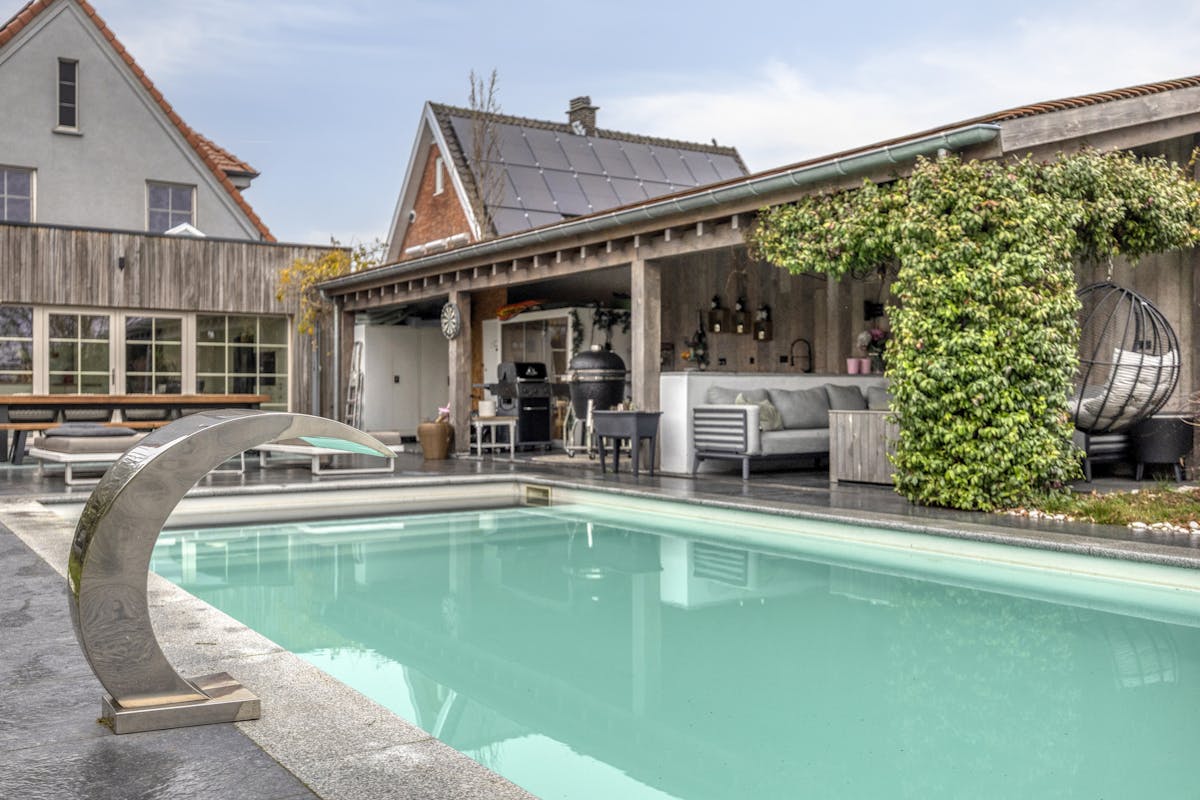 Renovated detached house with pool, pool house and garden - photo 4