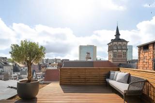 Volledig gerenoveerde stadswoning met gunstig epc in het hart van antwerpenIn het bruisende hart van Antwerpen bevindt zich deze stijlvol...