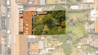 Goed gelegen BOUWGROND van 798 m² met VERKAVELINGSMOGELIJKHEDEN. Het perceel bestaat momenteel uit 2 kavels, maar kan – onder voorbehoud...