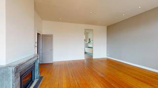 Appartement op 3e verdieping met terras aan de voor- en achterzijde.Indeling: Vanuit de lift rechtstreekse toegang tot het appartement. Leefruimte...