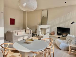 Dit net gerenoveerde appartement geniet van de meest centrale locatie van de binnenstad! Op het groene en pas heraangelegde pleintje van de Oever...