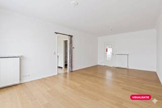Dit gunstig gelegen appartement bevindt zich enerzijds nabij het centrum van de stad en anderzijds nabij alle belangrijke invalswegen. Wat mobiliteit betreft: hier zit je goed. De vlot bereikbare garagebox is alvast een extra pluspunt voor deze eigendom.Indeling:- Inkomhal met apart gastentoilet en vestiaire- Lichtrijke leefruimte- Ingerichte keuken met bergruimte en vernieuwde ketel- 2 ruime slaapkamers- Badkamer met lavabo en douche/bad- Balkon aan de achterzijde van het gebouw- kelderbergingExtra:- Aankoop garagebox tegen een vaste prijs van €20.000.Het appartement bevindt zich nabij scholen, openbaar vervoer en winkels (Delhaize, de kleine basin, ...). Ideaal als investering of voor eigen bewoning. Wenst u meer info over dit appartement of wenst u een bezoek ter plaatse? Contacteer Michelle Decoutere (0493 25 46 81 - michelle.decoutere@dewaele.com) Deze AI-visualisaties zijn bedoeld als inspiratie. Er werd geen rekening gehouden met technische specificaties, stedenbouwkundige voorschriften of de concrete mogelijkheden tot realisaties.Bestuursmaatregelen in het maatregelenregister: nee