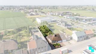Bezoekdag za 19/07. Deze ruime half open bebouwing (175m² woonoppervlakte) uit 1999 is gelegen op een zuidgericht perceel van 924m², met als troef...