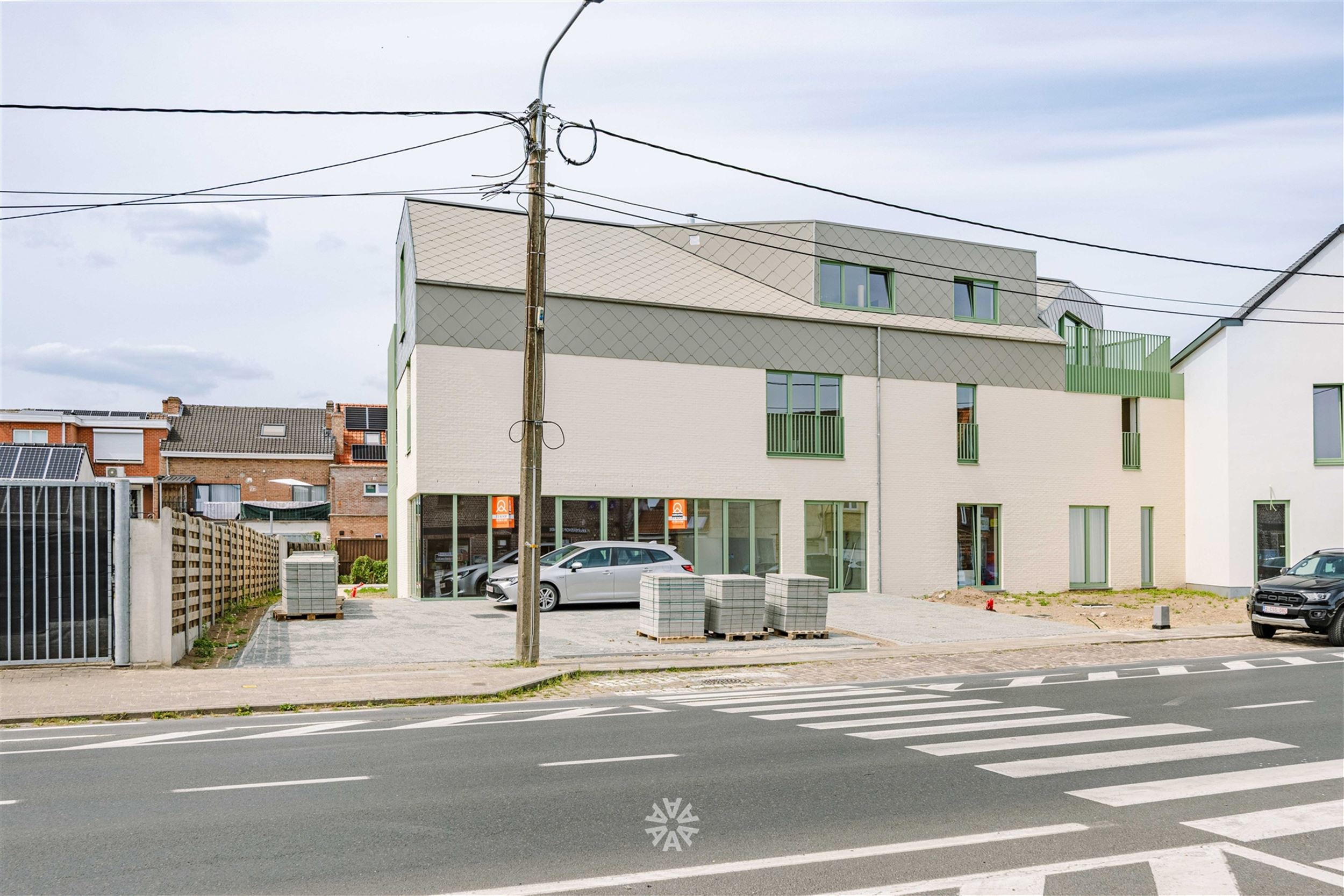 Nieuwbouw handelsruimte in een kleinschalig woonproject in het bruisende Destelbergen - foto 1