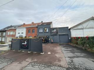 This commercial property with excellent visibility is located along an access road to Kortrijk. It is currently operated as a gentlemen’s club and...