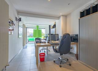 Discover this versatile mixed-use property full of potential, ideal for self-employed professionals, investors, or anyone looking to combine...