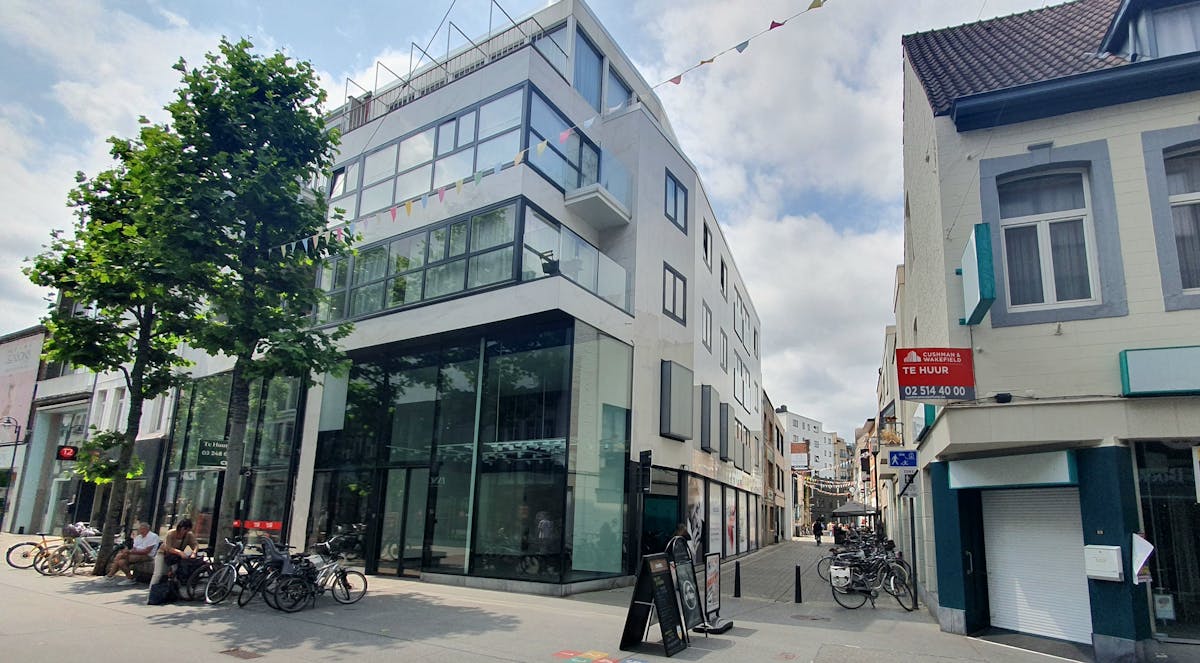 FOR RENT: 3 bedroom apartment in Hasselt center - photo 1