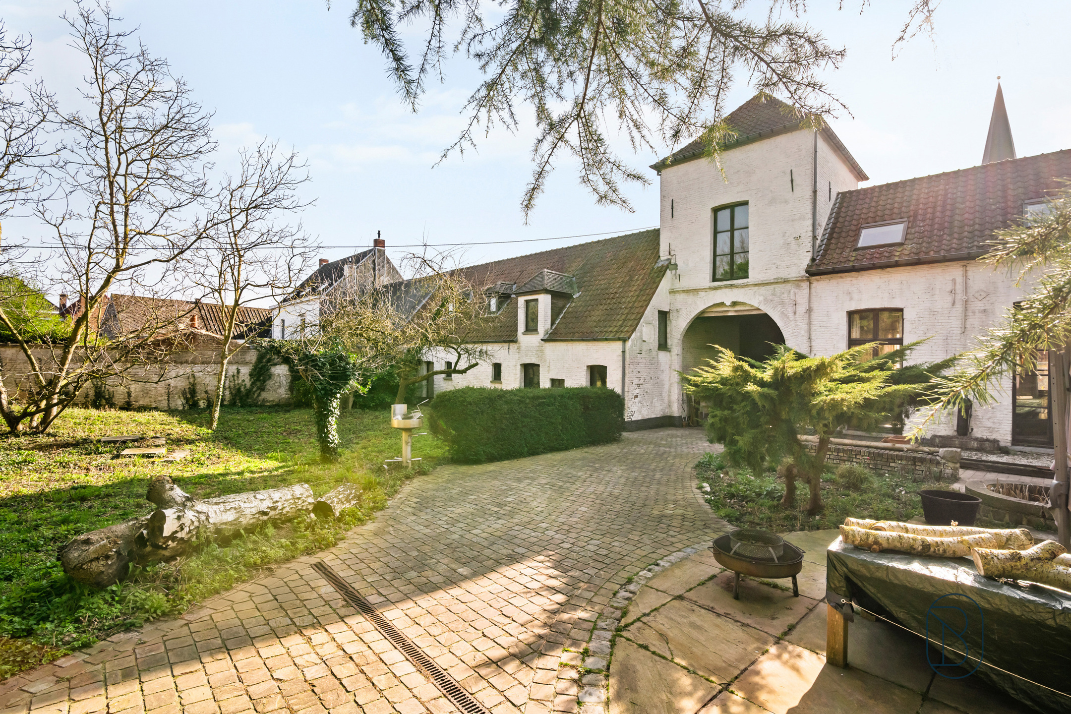 Charmant koetshuis met extra woonst en prachtige tuin. - foto 5