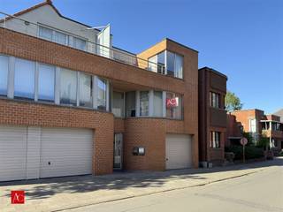 Ontdek dit charmante duplexappartement gelegen in het rustige Steendorp, vlak aan de Schelde. Met een bewoonbare oppervlakte van 109 m² biedt dit...