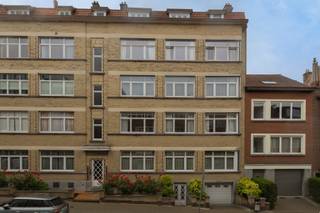 Immo Pické biedt U dit zeer gunstig gelegen appartement op de eerste verdieping aan gelegen in de nabijheid van alle faciliteiten. Dit...