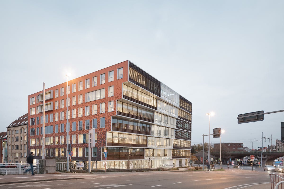 Full-service office (643 m²) in Quantum Building Ghent - photo 2