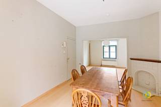 Net buiten het centrum van Vilvoorde, in de rustige wijk Kassei, vindt u deze charmante driegevelwoning die doorheen de jaren met zorg...