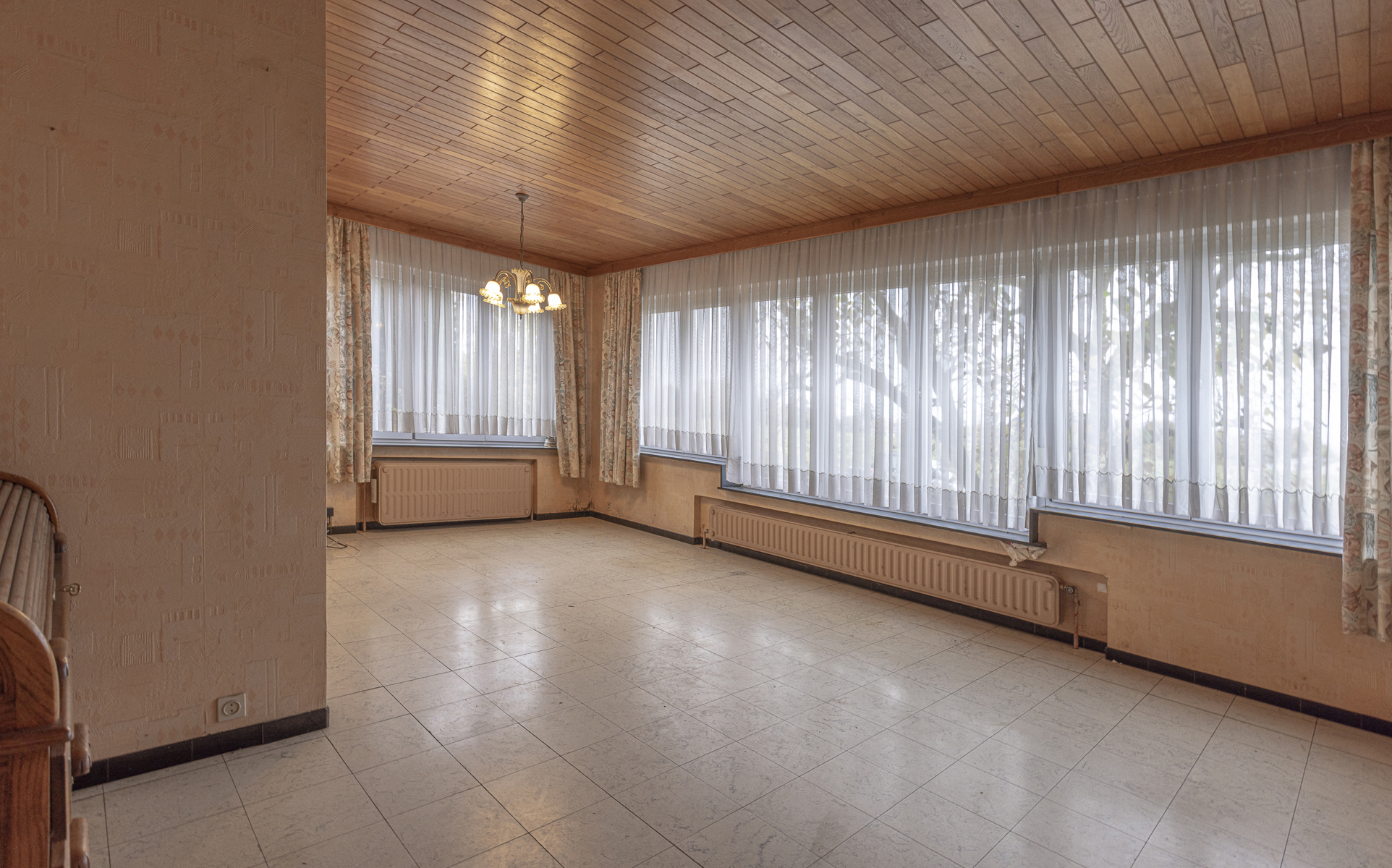 Ruime te renoveren woning, op groot perceel met loods. - foto 5