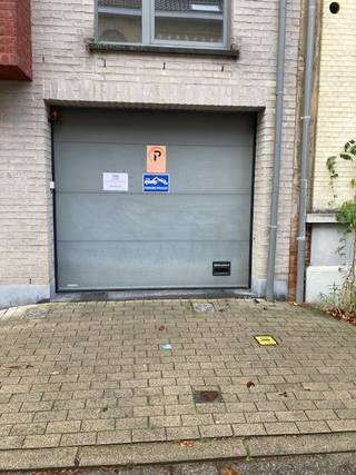 Ondergrondse autostaanplaats ( nr 8 ). Momenteel verhuurd voor €75/maand. Voor verdere info of afspraak bel 0473 33 33 35.