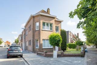 <p>Te koop – Ruim 1-slaapkamerappartement in hartje Nieuwpoort-Stad<br /><em>(onder voorbehoud van het opmaken van een basisakte)</em></p>

<p>Gelegen in het centrum van Nieuwpoort-Stad, op wandelafstand van winkels, restaurants en openbaar vervoer, bevindt zich dit ruime en lichtrijke 1-slaapkamerappartement.</p>

<p>Het appartement beschikt over een aangename leefruimte, een volledig ingerichte keuken, een ruime slaapkamer en een badkamer met douche. Dankzij de centrale ligging geniet je van alle faciliteiten die Nieuwpoort te bieden heeft.</p>

<p>Momenteel verhuurd en dus ook perfect geschikt als opbrengsteigendom.</p>

<p>Prijs en verdere info op aanvraag.<br />058 222 222 of op matthew@eraservimo.be</p>