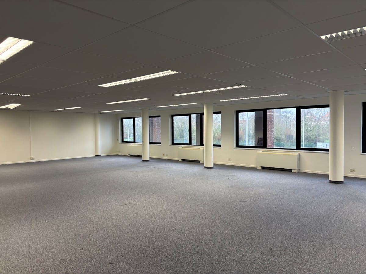 Kantoorgebouw met zichtbaarheid langs de Ring te Roeselare - foto 4