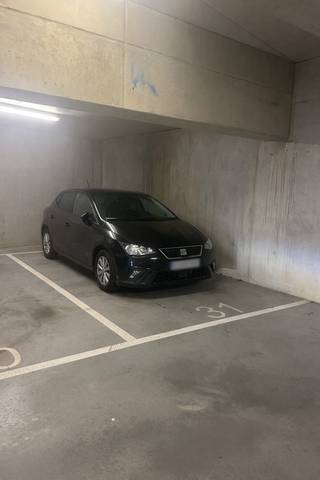 Sous la place Bareel à Kortenberg, nous proposons 5 places de parking souterraines que nous vendons à l'unité. Le parking lui-même comprend...