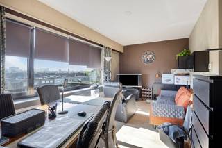 Ontdek dit lichtrijke dakappartement op de vierde verdieping van ca. 55m², gelegen aan de Lambrechtshoekenlaan 179 te Merksem. Dit vastgoed biedt...