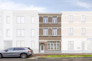 Bent u op zoek naar een centraal gelegen gezinswoning om te kopen in Deurne? Dan is dit huis met drie slaapkamers aan de Lakborslei precies wat...