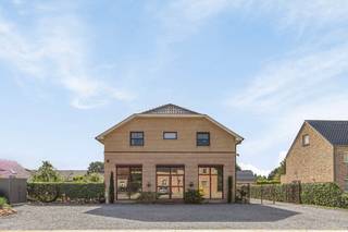 Ben je op zoek naar een uitstekende locatie voor jouw onderneming in Houthalen-Oost? Zoek niet verder! Wij bieden een ruim en veelzijdig...