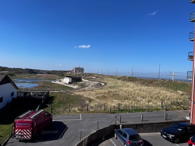 Hoekappartement met  lateraal zicht  op  zee. Ideale investering .   Recente  residentie . Algemene onkosten zijn beperkt. . . - foto 4