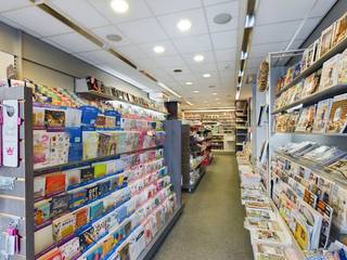 This is a commercial ground floor with spacious apartment with separate access.Rented on the ground floor until the end of 2026, possibility to rent out the apartment.Advantages:- security of renting the ground floor up to and including 2026- very good yield- interesting commercial location