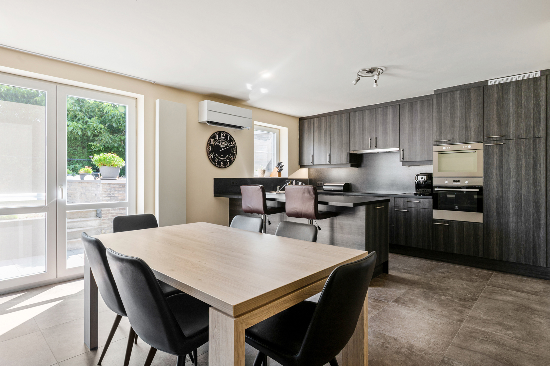 Comfortabel wonen met tuin en autostaanplaats - foto 4