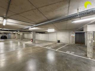 <p><span>Au centre de Lier, dans la rue Transvaalstraat, nous vous proposons ce parking souterrain.</span></p><p><span>Il est situé à l'étage souterrain d'un immeuble récent.</span></p><p><span>A proximité, vous trouverez des magasins, des écoles, des voies de communication et des transports publics.</span></p><p><span> </span></p><p><span>Détails :</span></p><p><span>-Charges communes : 15,58</span></p><p><span>-Portail automatique</span></p><p><span>-Info urbanisme sur demande.</span></p><p><span>-Score de la parcelle : D</span></p><p><span>-Score G (score du bâtiment) : C</span></p><p><span> </span></p><p><span>Pour une visite sur place, contactez-nous au 03 449 42 41 ou envoyez-nous un courriel à hallo@habicom.be.</span></p><p><span>Curieux de connaître la valeur de votre bien ?  Vérifiez-la gratuitement sur www.watismijnhuiswaard.be</span></p>