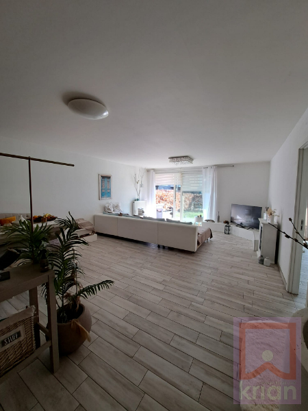 3-slpk appartement met terras, voor-en achtertuin, 2 autostapl. en 2 kelderbergingen. - foto 4