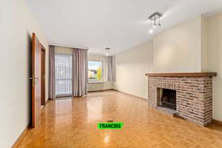 Op de Rumbeeksesteenweg vinden we dit aangename appartement, op wandel- en fietsafstand van scholen, winkels, het Sterrebos en het centrum...