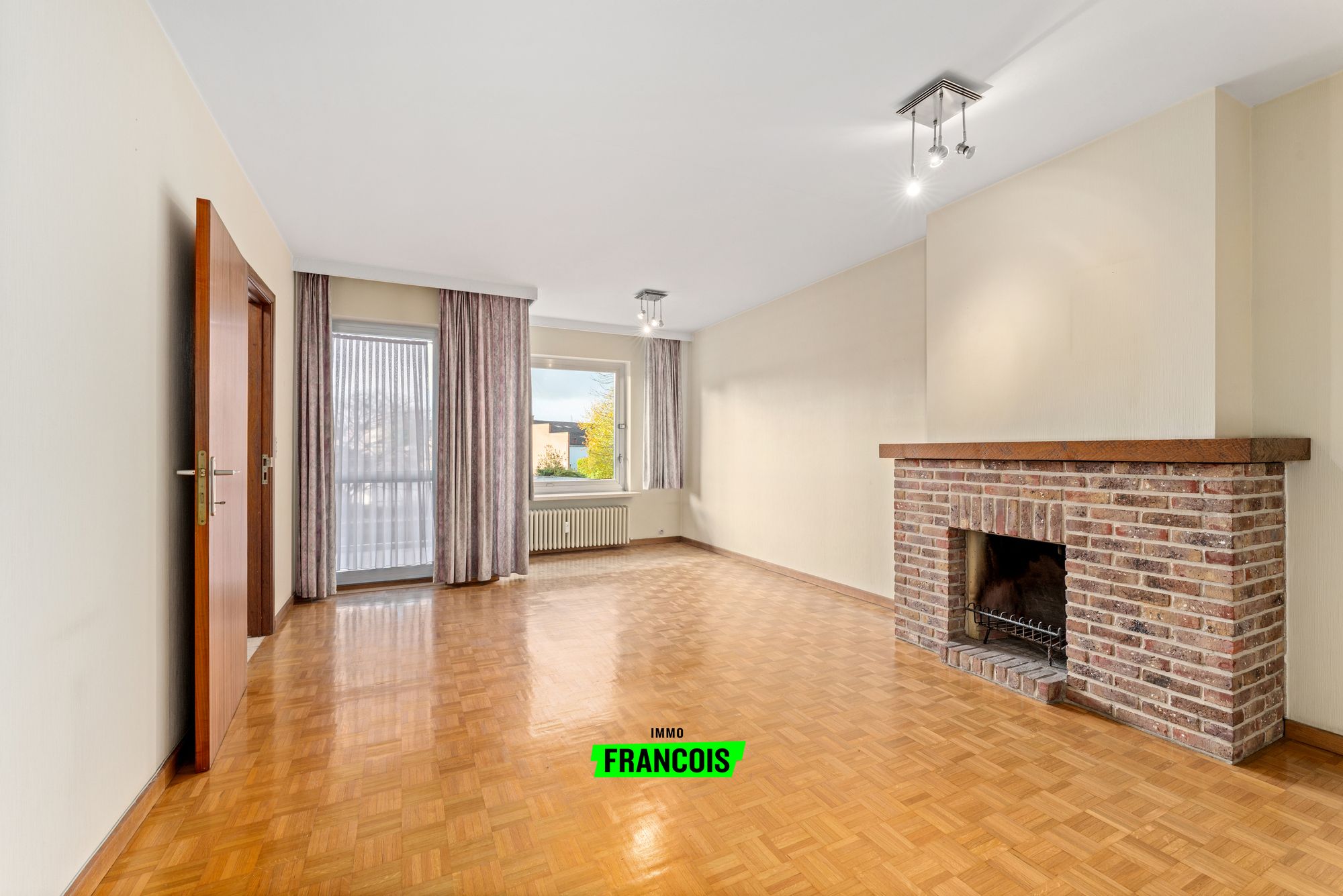 Centraal gelegen appartement met 2 slaapkamers en garage te Roeselare - foto 2